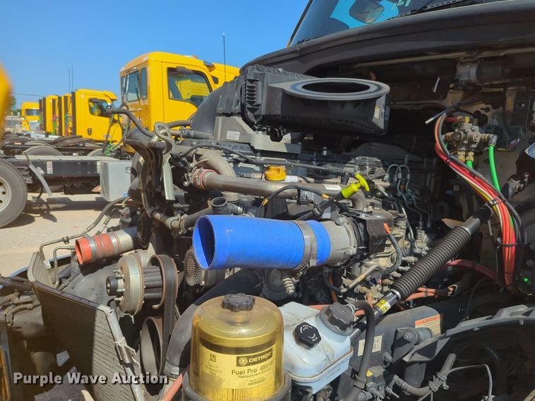 image for item NW9619 2021 Freightliner  Cascadia 126 semi truck