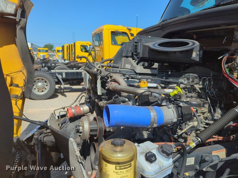 image for item NW9619 2021 Freightliner  Cascadia 126 semi truck