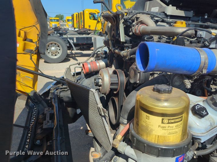 image for item NW9619 2021 Freightliner  Cascadia 126 semi truck