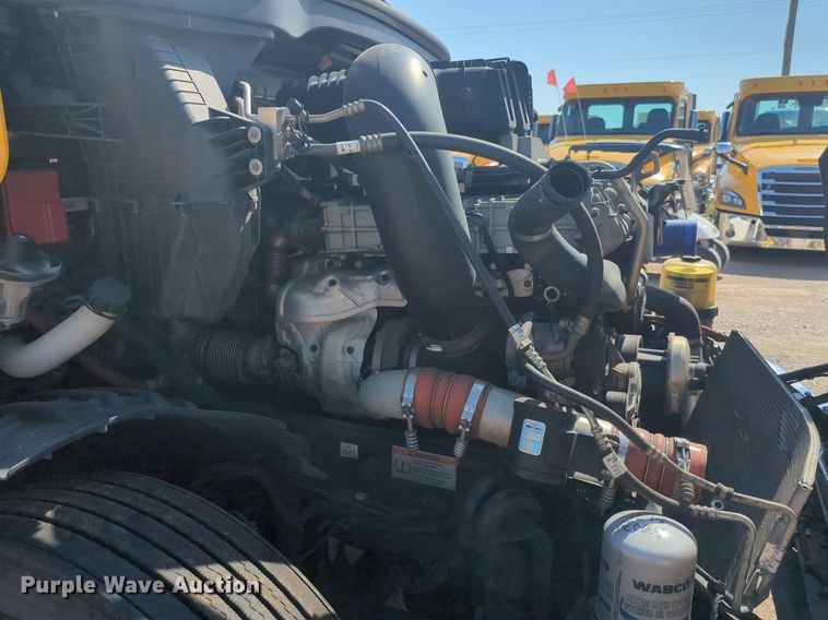 image for item NW9619 2021 Freightliner  Cascadia 126 semi truck