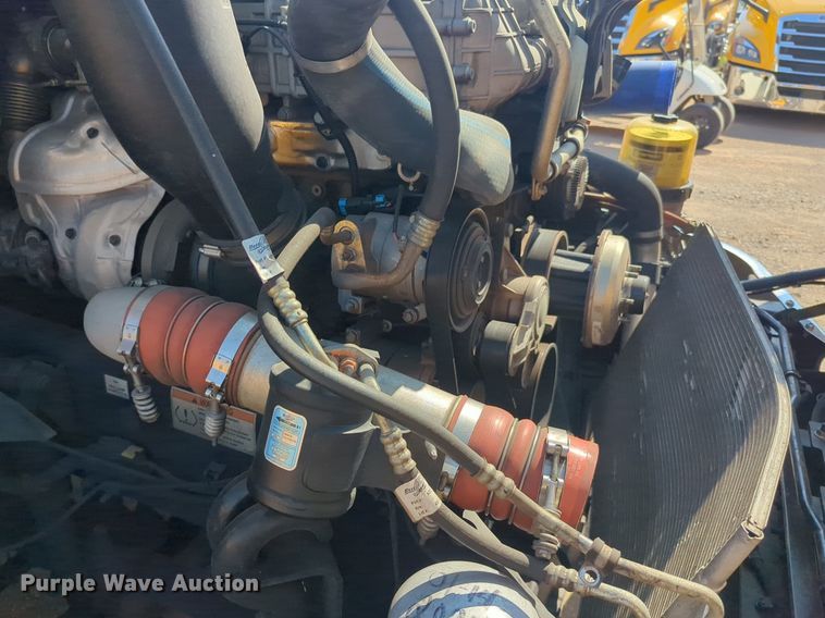 image for item NW9619 2021 Freightliner  Cascadia 126 semi truck