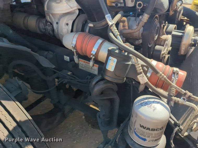 image for item NW9619 2021 Freightliner  Cascadia 126 semi truck