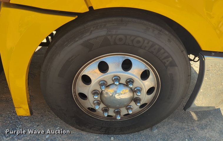 image for item NW9619 2021 Freightliner  Cascadia 126 semi truck