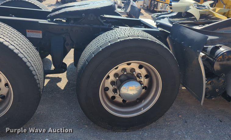 image for item NW9619 2021 Freightliner  Cascadia 126 semi truck