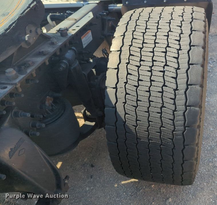 image for item NW9619 2021 Freightliner  Cascadia 126 semi truck