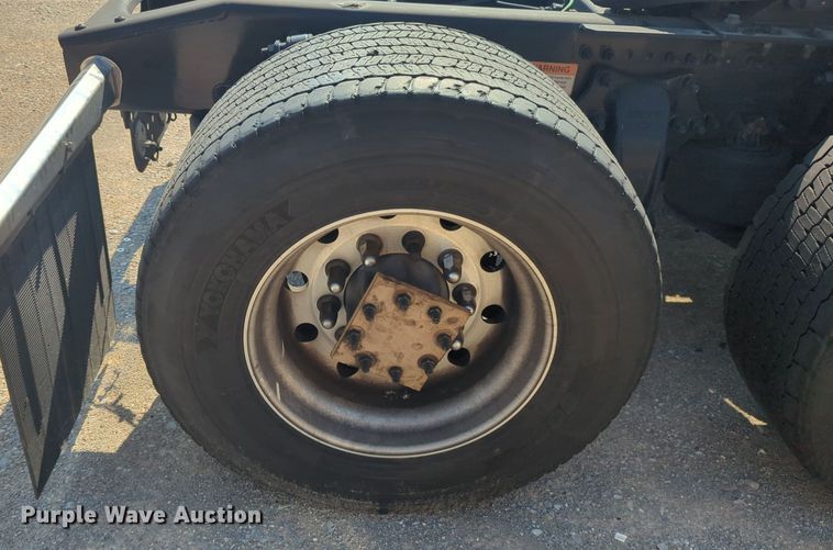 image for item NW9619 2021 Freightliner  Cascadia 126 semi truck