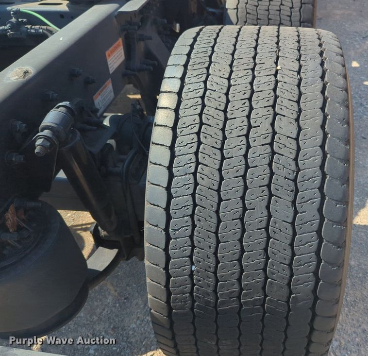 image for item NW9619 2021 Freightliner  Cascadia 126 semi truck