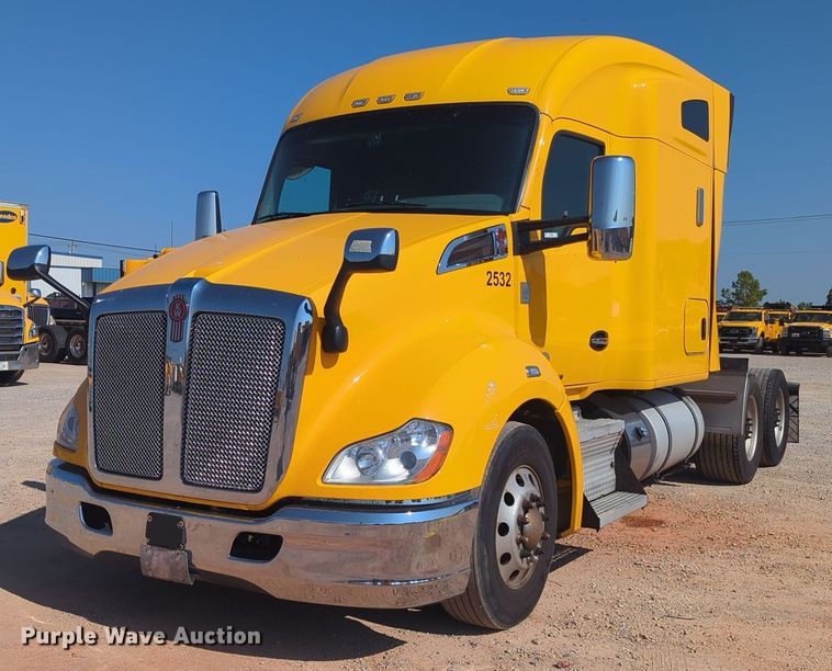 image for item NW9620 2019 Kenworth  T680 semi truck