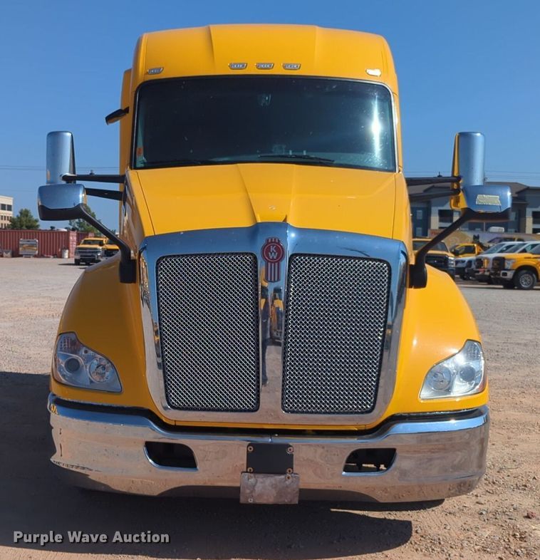 image for item NW9620 2019 Kenworth  T680 semi truck