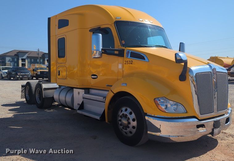 image for item NW9620 2019 Kenworth  T680 semi truck