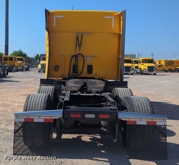 image for item NW9620 2019 Kenworth  T680 semi truck