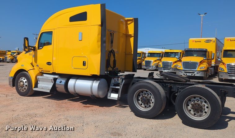 image for item NW9620 2019 Kenworth  T680 semi truck