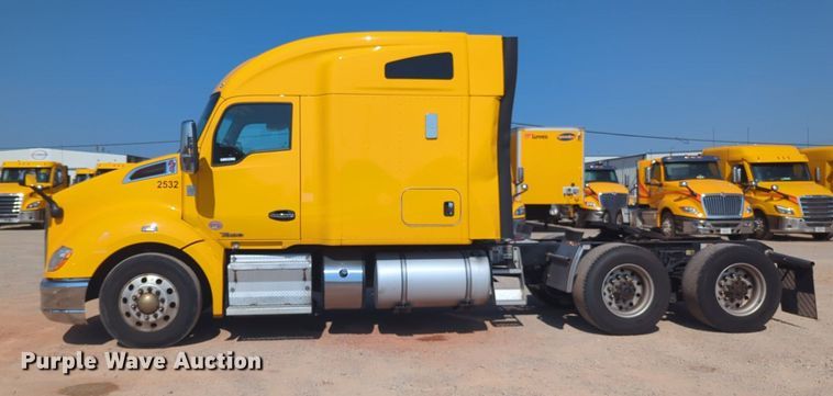 image for item NW9620 2019 Kenworth  T680 semi truck