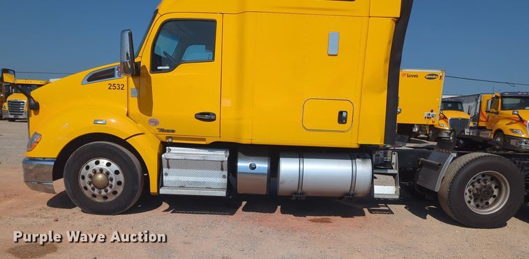 image for item NW9620 2019 Kenworth  T680 semi truck