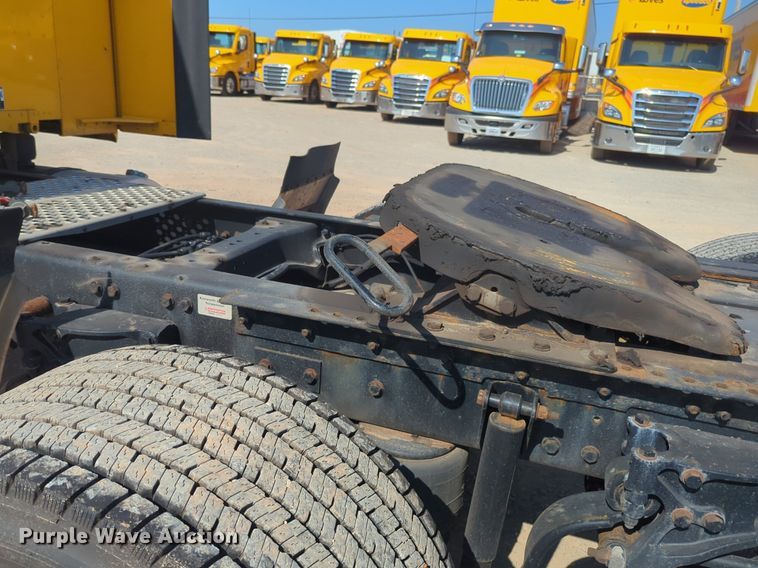 image for item NW9620 2019 Kenworth  T680 semi truck