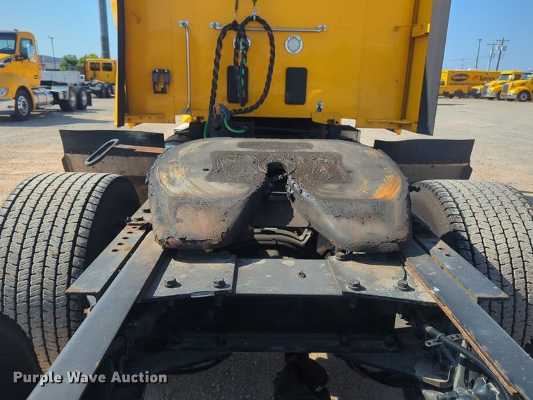 image for item NW9620 2019 Kenworth  T680 semi truck