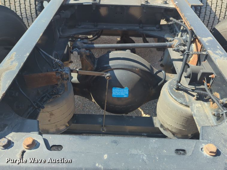 image for item NW9620 2019 Kenworth  T680 semi truck