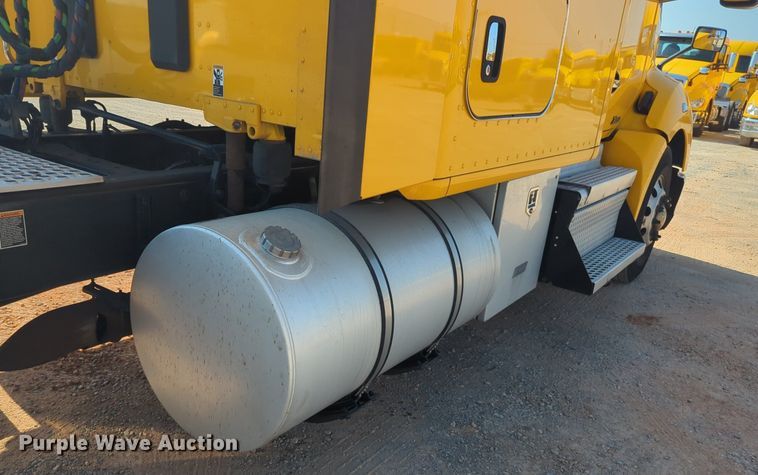 image for item NW9620 2019 Kenworth  T680 semi truck