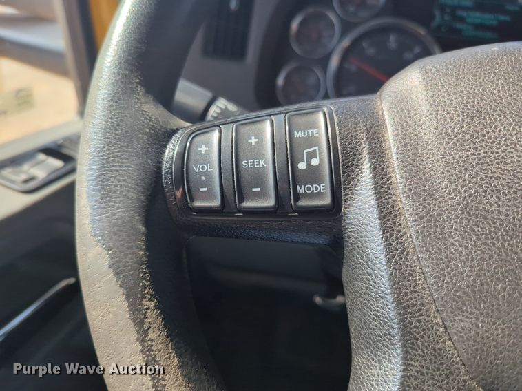 image for item NW9620 2019 Kenworth  T680 semi truck