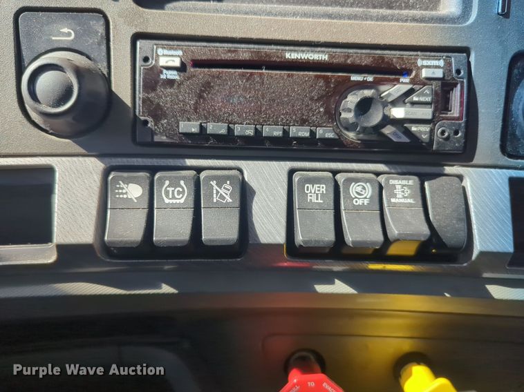 image for item NW9620 2019 Kenworth  T680 semi truck