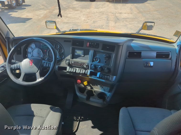 image for item NW9620 2019 Kenworth  T680 semi truck