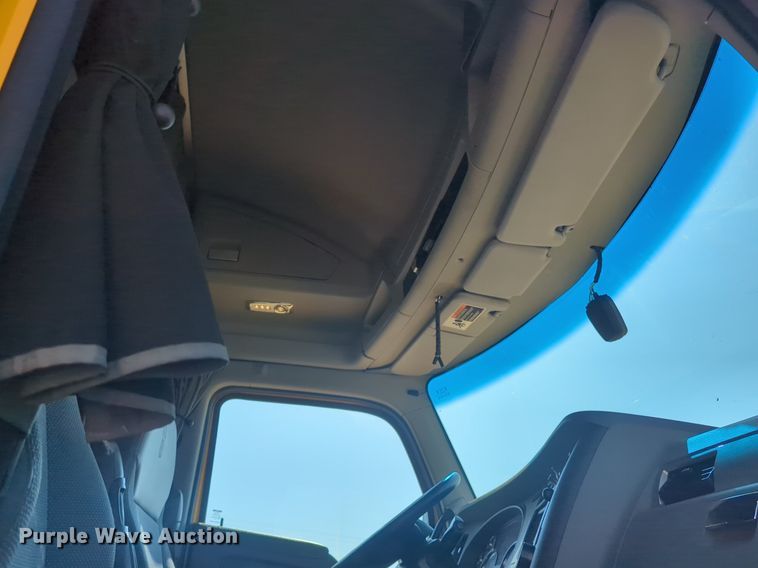 image for item NW9620 2019 Kenworth  T680 semi truck