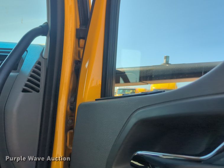 image for item NW9620 2019 Kenworth  T680 semi truck