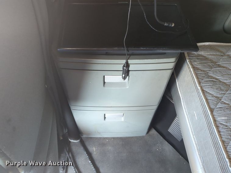 image for item NW9620 2019 Kenworth  T680 semi truck