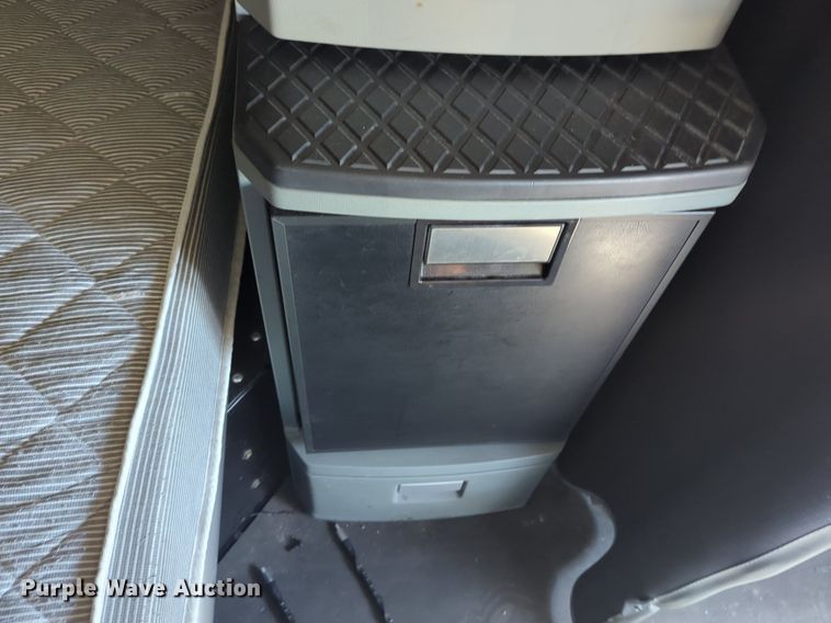 image for item NW9620 2019 Kenworth  T680 semi truck