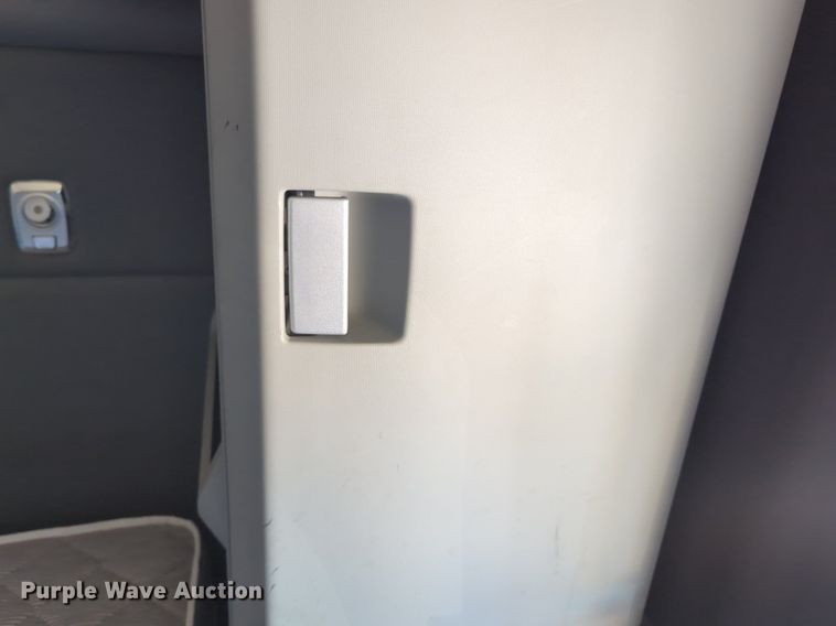 image for item NW9620 2019 Kenworth  T680 semi truck