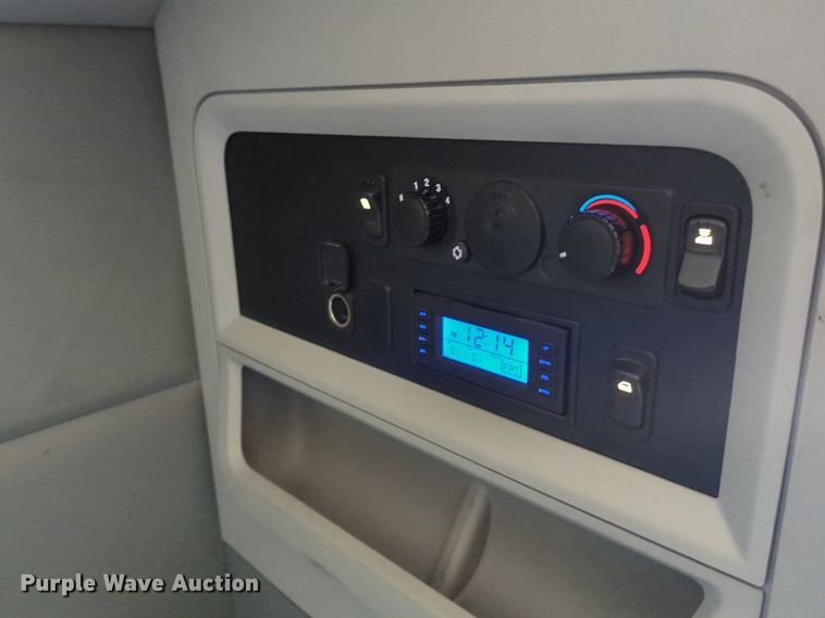 image for item NW9620 2019 Kenworth  T680 semi truck