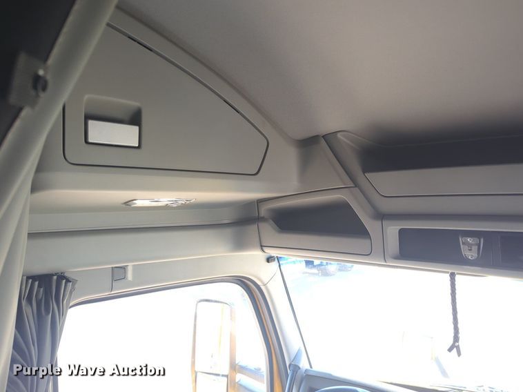 image for item NW9620 2019 Kenworth  T680 semi truck