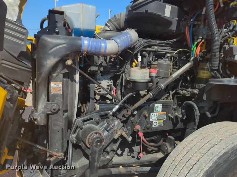 image for item NW9620 2019 Kenworth  T680 semi truck