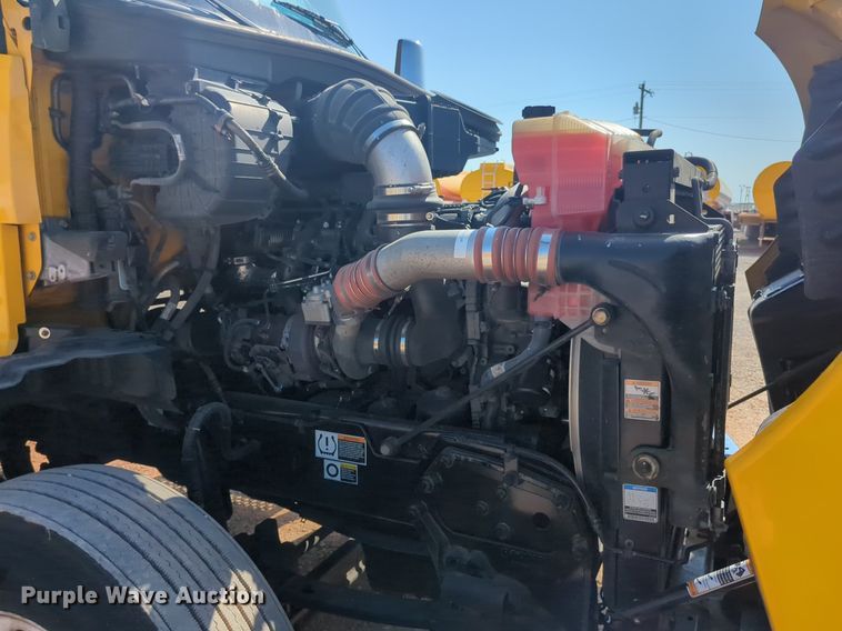 image for item NW9620 2019 Kenworth  T680 semi truck