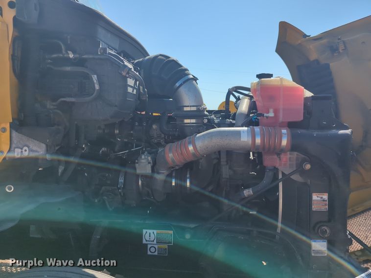 image for item NW9620 2019 Kenworth  T680 semi truck