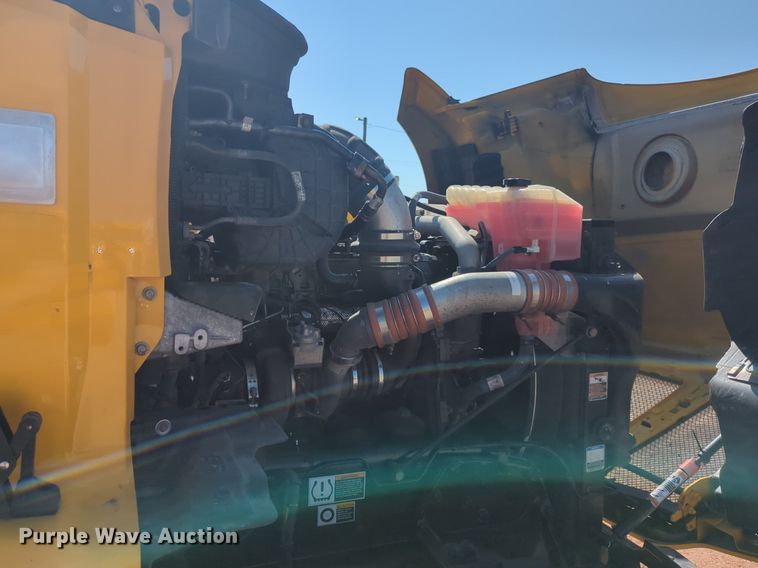 image for item NW9620 2019 Kenworth  T680 semi truck