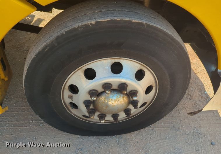 image for item NW9620 2019 Kenworth  T680 semi truck