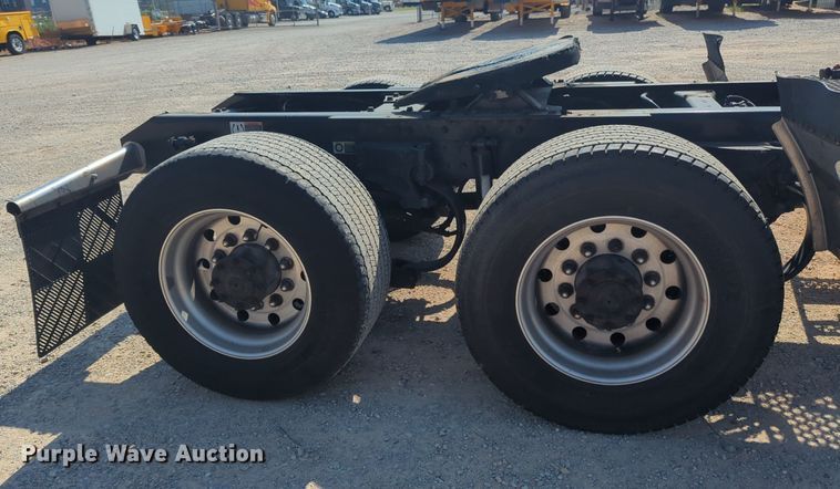 image for item NW9620 2019 Kenworth  T680 semi truck