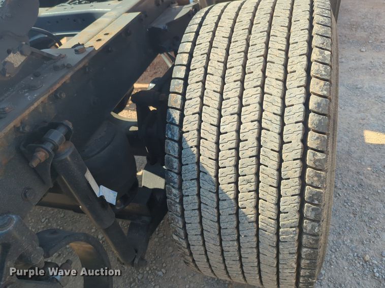 image for item NW9620 2019 Kenworth  T680 semi truck