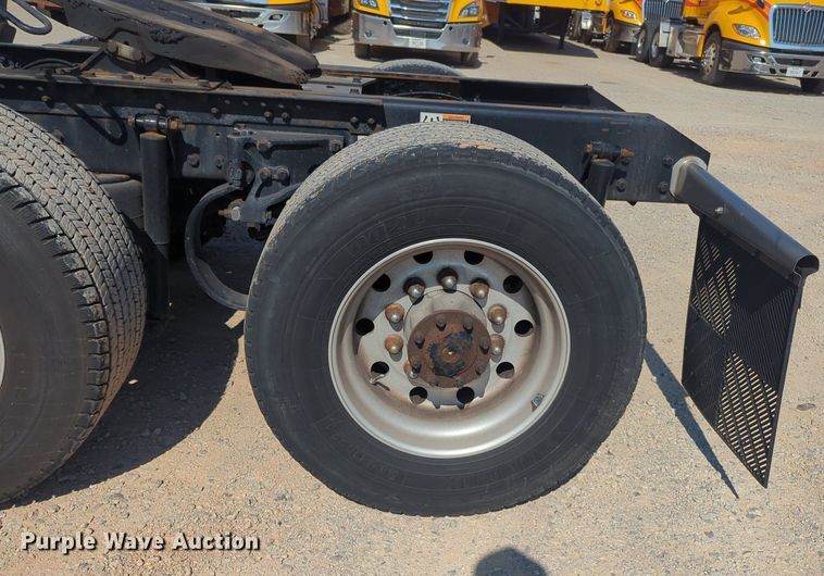 image for item NW9620 2019 Kenworth  T680 semi truck