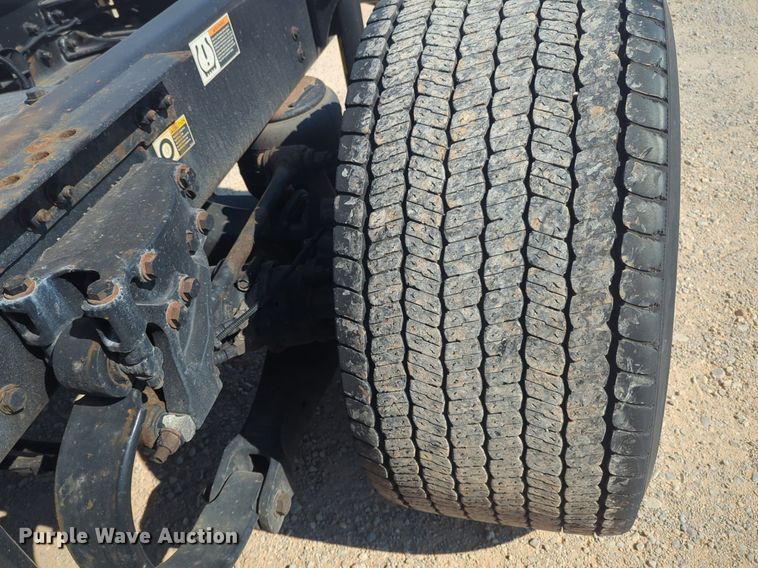 image for item NW9620 2019 Kenworth  T680 semi truck