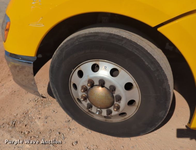 image for item NW9620 2019 Kenworth  T680 semi truck