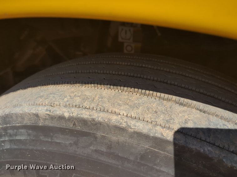 image for item NW9620 2019 Kenworth  T680 semi truck