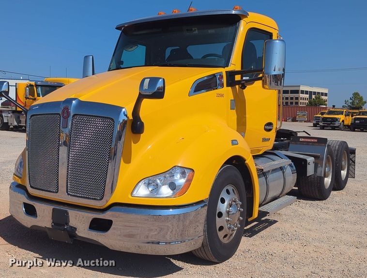 image for item NW9621 2022 Kenworth  T680 semi truck