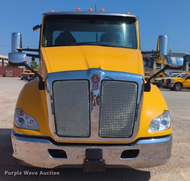 image for item NW9621 2022 Kenworth  T680 semi truck