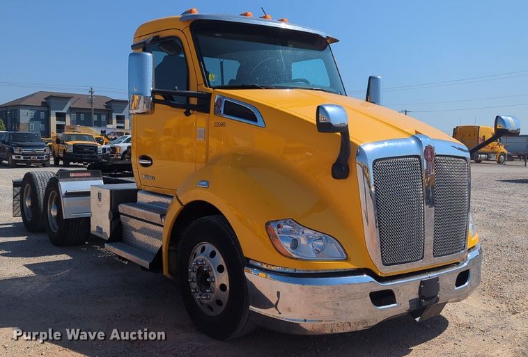 image for item NW9621 2022 Kenworth  T680 semi truck