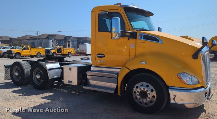image for item NW9621 2022 Kenworth  T680 semi truck