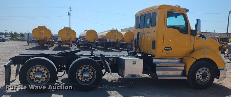 image for item NW9621 2022 Kenworth  T680 semi truck