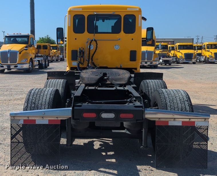 image for item NW9621 2022 Kenworth  T680 semi truck