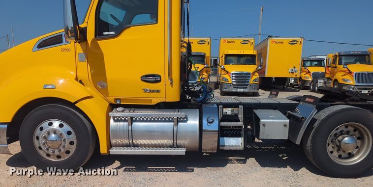 image for item NW9621 2022 Kenworth  T680 semi truck